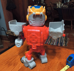 Treasure X Robots Gold Mega Treasure Bot Electronic Figure Moose Toys Working