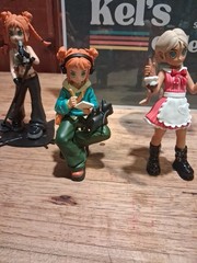 Peach Riot Figurines lot of 6