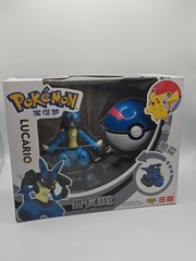 Pokemon Lucario Transforming Action Figure with Poke Ball New