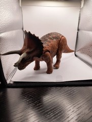 Jurassic World Park Roarivores Triceratops Figure Brown Dinosaur WORKS