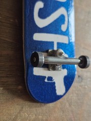 Cash Wood fingerboard complete with Urethane bearing wheels and foam grip