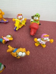 Lot of Vintage 80’s 2″ Tall Garfield Figures PVC with vehicles