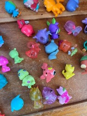 Large Lot of Mini Vinyl Plastic Rubber Sparkly & Not Cutsy Animal Play Figures –