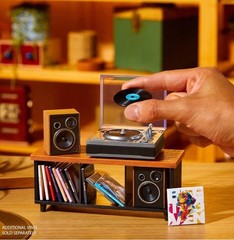 MGA’s Miniverse Real Music Record Player Mini Collectibles Mini Playable Record