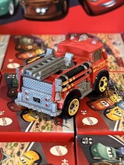 LOT 36 PIXAR RED FIRE TRUCK CARS MINI RACERS #01 SERIES 1 CASE RACE & RESCUE