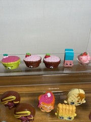 Large Shopkins Lot 30 Pcs. Pie Cake Cupcakes Poppy Corn, Figures