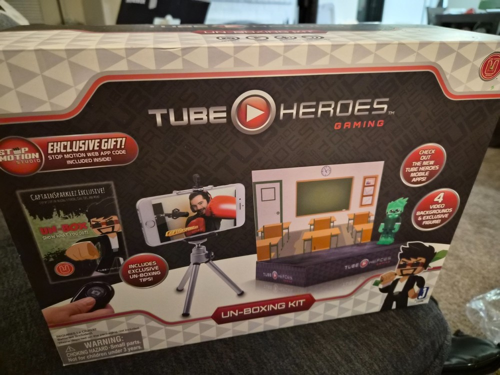 Tube Heroes University- Captain Sparklez Unboxing Kit Action