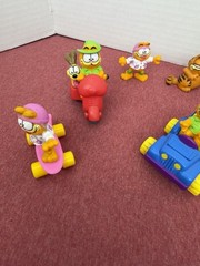 Lot of Vintage 80’s 2″ Tall Garfield Figures PVC with vehicles
