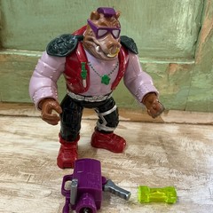 Vintage 1992 TMNT Mutatin’ Bebop Figure w Camera Shell Drill & Ooze Playmates