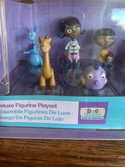 Disney Doc McStuffins Deluxe 8 piece Figurine PlaySet Figure Set Lambie Chilly