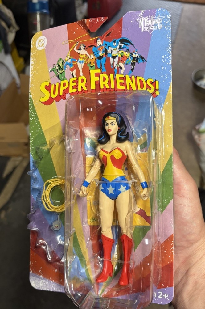 DC SUPER FRIENDS WONDER WOMAN FIGURE MOC IN HAND WONDER WOMAN, BENT AT TAB