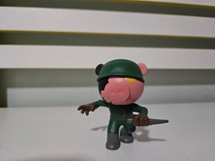 Roblox Outpost Solder with knife Piggy Blind Bag Series 1 Mini figure 3″