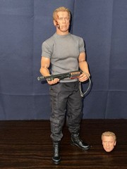 Hot Toys MMS307 Terminator T-800 Guardian Genisys 1/6 Figure Used Arnold