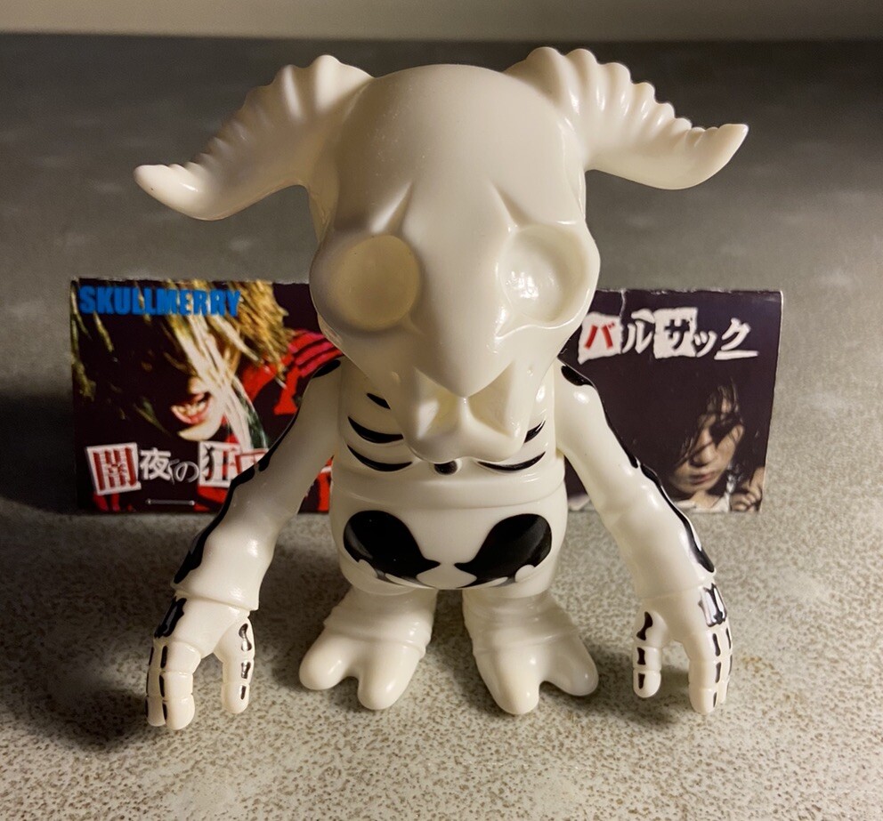 Secret Base Balzac Shocker Skullmerry Vinyl Toy Skull Merry Misfits