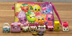 Shopkins 8-Piece Miniatures Collection with 5″ Fabric Zip Bag -GDJ-A-1263