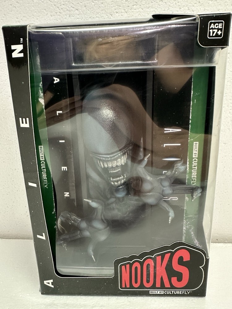 CULTUREFLY CULTURE FLY BOOKS ALIEN ALIENS VINYL BOOK NOOK XENOMORPH FIGURE NEW