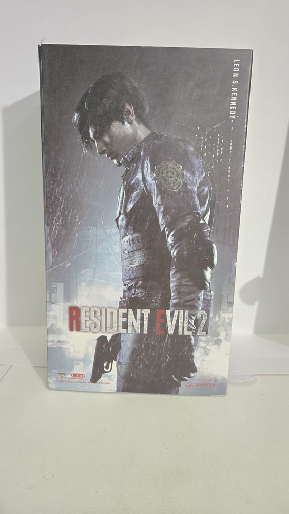 Resident Evil 2 Leon S Kennedy Figure With Weapons DAMTOYS DMS030
