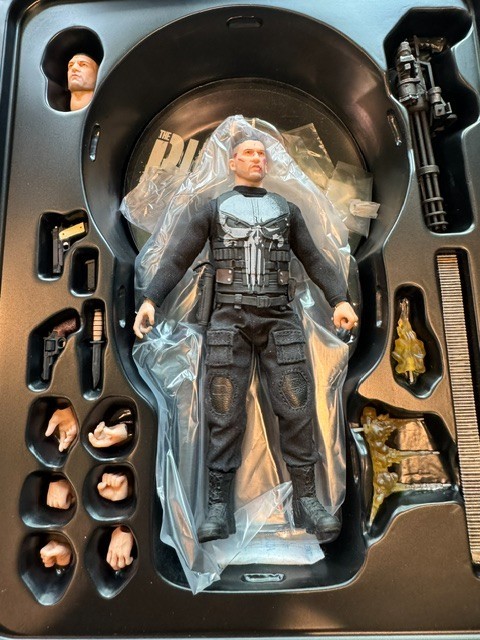 Mezco Toyz One: 12 Collective Netflix Marvel Punisher Figure