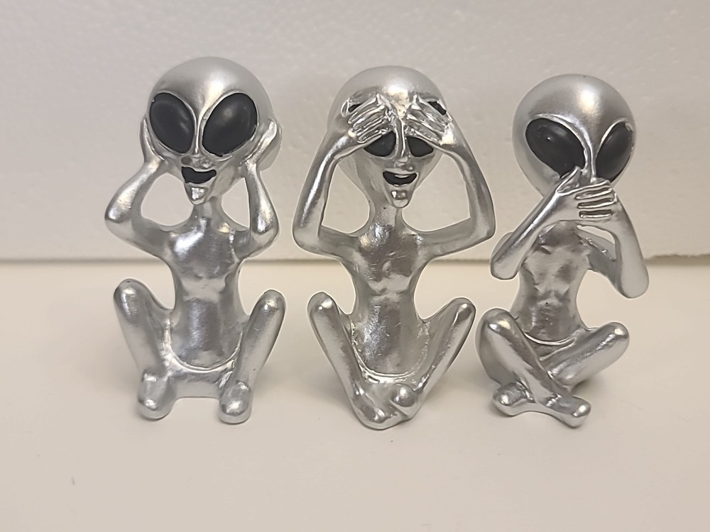 Nemesis Now Three Wise Aliens Figures 3 PIECES/ALIEN SET
