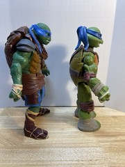Teenage Mutant Ninja Turtles Giant Leonardo’s Lot of 2 TMNT Action Figures
