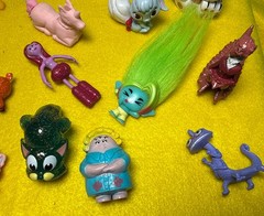 Small Toy Lot Of 24 Girls Hatchimals, Monster Minis, Troll, Lost Kitties, Etc