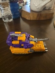 Transformers War for Cybertron Siege Deluxe Impactor WFC-S42 Complete