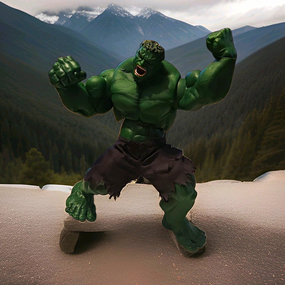 Hulk Green Black Action Figure Plastic Toy with Purple Shorts 2003