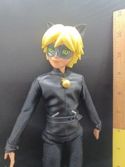 Playmates Miraculous: Tales of Ladybug and Cat Noir 2020 Cat Noir Figure 11.5″
