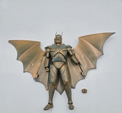 Armored Batman (Kingdom Come) Patina Edition Gold Label 17,8 cm Figur, braun