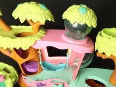 LPS Magic Motion Treehouse with Littlest Pet. Shop animals and accessories.