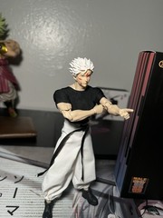 Custom gojo figure romankey body does not come with original head