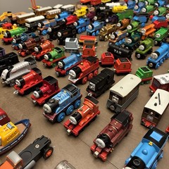 HUGE LOT – 200 pieces THOMAS AND FRIENDS TRAINS Wood Die Cast Plastic toys