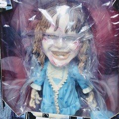 Mezco Toys: The Exorcist – Regan Stylized MDS Mezco Design Series 6″ 2018 Figure