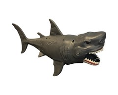 Animal Planet Great White EXTREME SHARK ADVENTURE Chomping Action Shark 15” Toy
