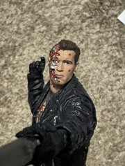 Terminator 2 Judgment Day T-800 Figure Battle Damaged Neca or McFarlane