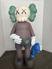 Kaws Vinyl Figure Share USED NOT AUTHENTIC FAKE READ DESCRIPTION