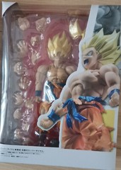 D.B SHF Legendary Super Saiyan Son Goku Action Figure Toys Box Gift Collectible