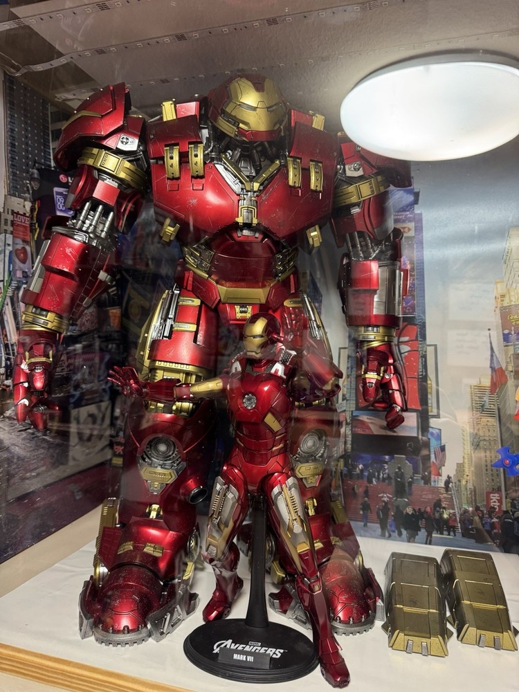 Hot Toys MMS285 1/6 Scale 21in Avengers Age of Ultron Iron Man Hulkbuster Used