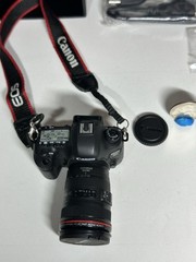 Canon Miniature Camera EOS 5D Mark III EF24-105mm F4L IS USM 8GB USB Flash Drive