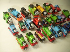 Thomas the tank train & Friends plastic die cast trackmaster 29 pc toy lot