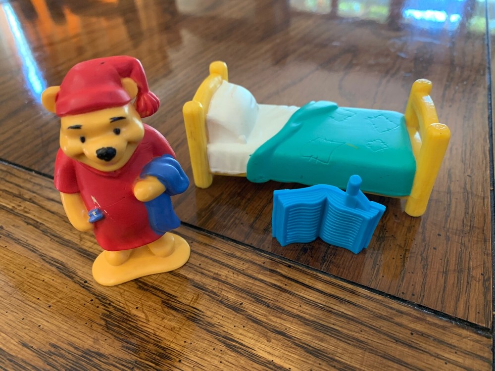 Vintage Disney Winnie the Pooh 3″ PVC Figure Set Bed time Sleepy Night Bed Book
