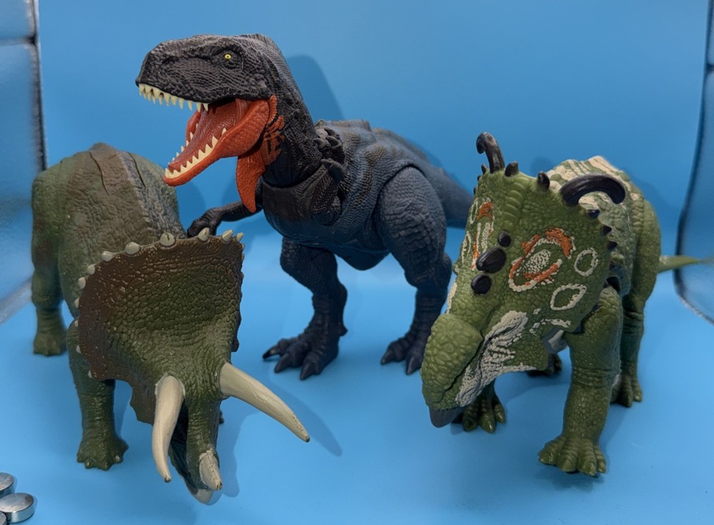 Jurassic World Lot Of 3 Dinosaurs. Sinoceratops, Triceratops, Abelisaurus.