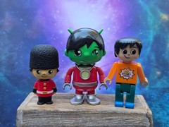 Lot of 3 Ryan’s World Figures Ryan Green Martian & United Kingdom guard toy