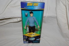 Star Trek Lt. Hikaru Sulu 9″ Action Figure Collector Edition Playmates 1996 NEW!