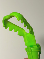 Vintage 1986 Hasbro Inhumanoids Dr Derek Bright SHOVEL Claw Arm Accessory Part