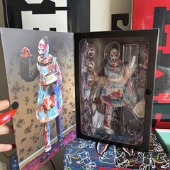 NECA – Terrifier 2 Thanksgiving Special – Ultimate Art the Clown – NIB