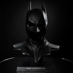 – DC Direct Batman: the Dark Knight (2008) Cowl Replica 1:1 Scale