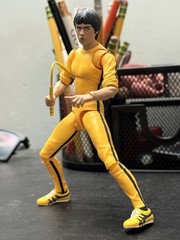 BANDAI Entertainer / USED / fighting Bruce Lee SHFIGUARTS YELLOW TRACK SUIT