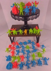 Wendy’s DC Comics M.U.S.C.L.E. Style Mini Figure Lot 56 Green Blue Red Gold
