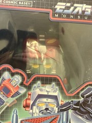 Monsutan Cosmic Fortress Great Base Transformer Sofubi MVH Zollmen Realhead